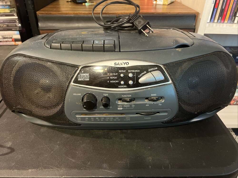 Sanyo CD Player AM/FM Stereo Cassette Boombox  (READ Description)